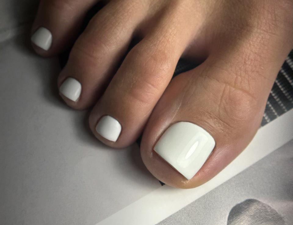 Why the Russian Pedicure Is the Safer, Cleaner Alternative to Spa Pedicures